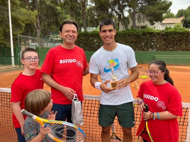 ASSIDO entrega a Carlos Alcaraz la distinción como Embajador 2022 - 1, Foto 1