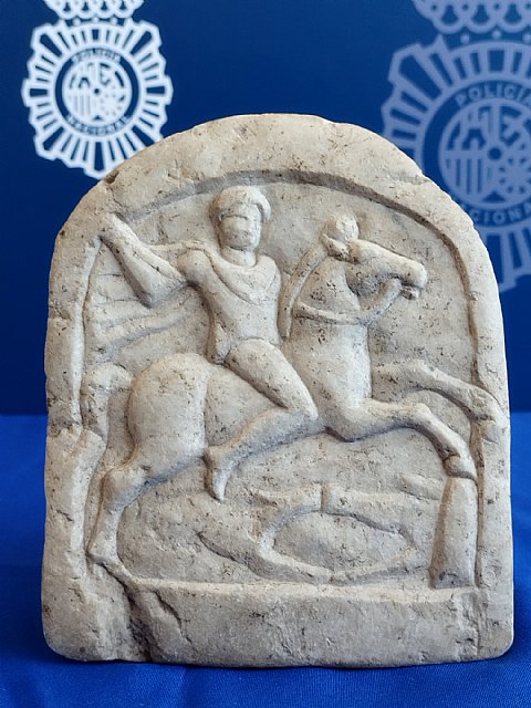 La Policía Nacional recupera una estela funeraria romana del siglo II d.c. robada en 1996 en Bulgaria - 1, Foto 1