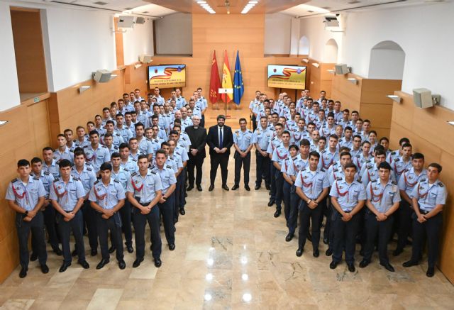 López Miras recibe a los alumnos que han concluido su formación en la Academia General del Aire de San Javier - 1, Foto 1