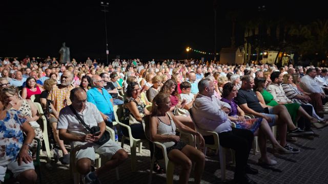 El arte y el flamenco abarrotan la Plaza del Espejo de Los Alcázares - 3, Foto 3