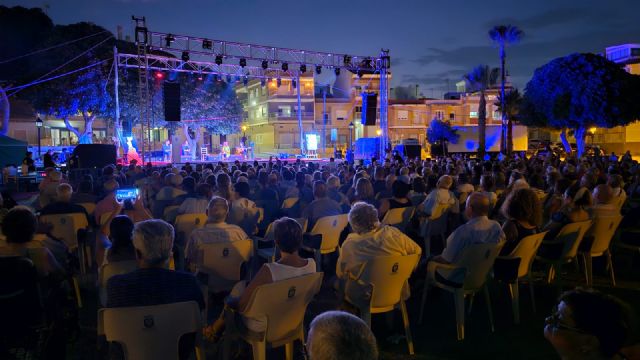 El arte y el flamenco abarrotan la Plaza del Espejo de Los Alcázares - 5, Foto 5