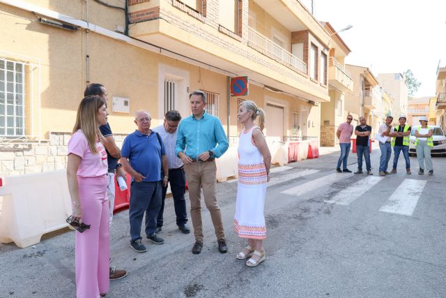 El alcalde de Lorca supervisa el inicio de las obras de reforma integral de la calle Los Arcos - 2, Foto 2