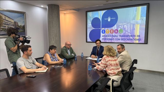 El Gobierno regional subvenciona la movilidad para el acceso a la formación y al empleo de más de un millar de personas con discapacidad - 2, Foto 2