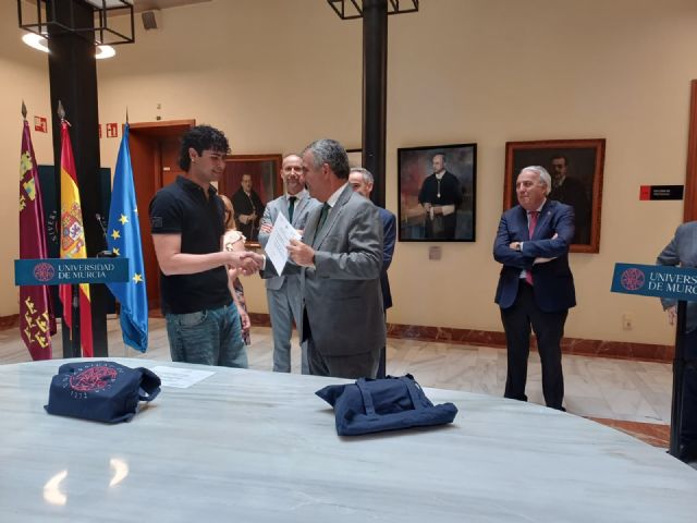 El consejero de Universidades e Investigaci�n, Juan Mar�a V�zquez, reafirma el compromiso del Gobierno regional con la excelencia universitaria, Foto 2