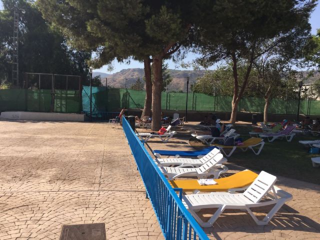 La piscina de verano, en plena actividad durante el mes de agosto, Foto 3