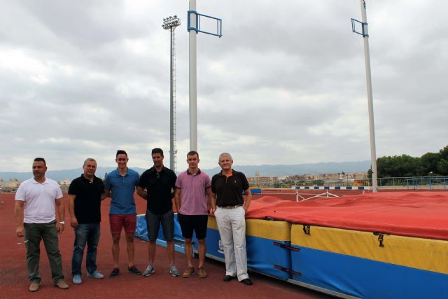 El director general de Deportes tiene un encuentro con los dos atletas de la Sociedad Atlética Nutribán - 5, Foto 5