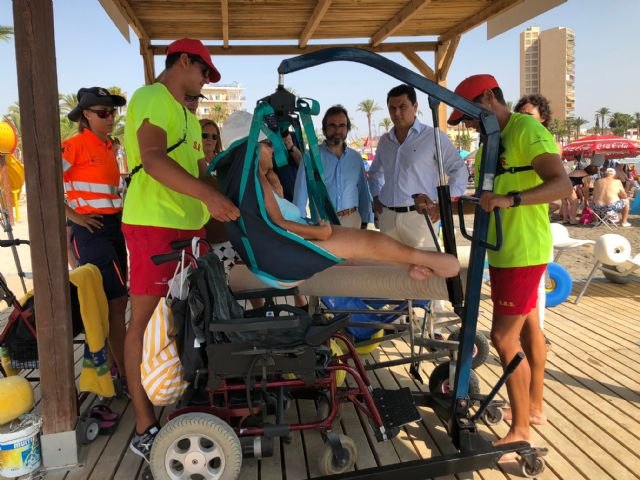 La Comunidad facilita el baño a cerca de 2.000 personas con movilidad reducida - 1, Foto 1