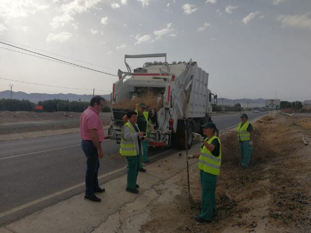 El Ayuntamiento de Lorca inicia los trabajos de limpieza y acondicionamiento de ramblas y cunetas de todo el término municipal - 1, Foto 1