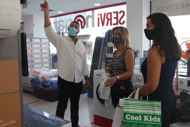 La pinatarense, Alicia Villena gasta 1.500 euros en menos de 120 minutos y consigue el reto de la Compra Contrarreloj - 2, Foto 2