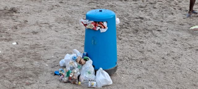 El PSOE de Cartagena denuncia la suciedad, plásticos y basuras en Cala Cortina - 3, Foto 3