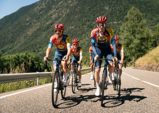 El equipo ciclista Lidl-Trek y CRIVIT anuncian su alianza para vestir a toda la plantilla fuera de las carreras y promover un estilo de vida activo - 1, Foto 1