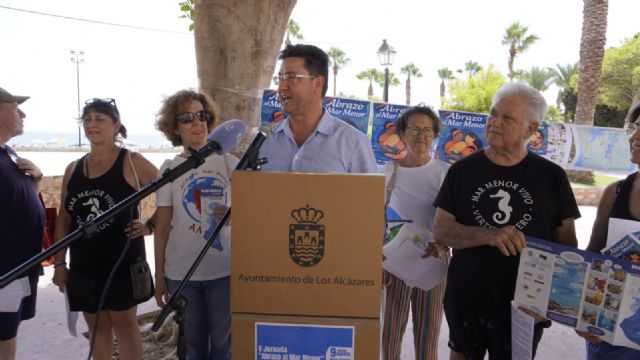 Los Alcázares reafirma su compromiso con el Mar Menor en la V Jornada del Abrazo - 2, Foto 2