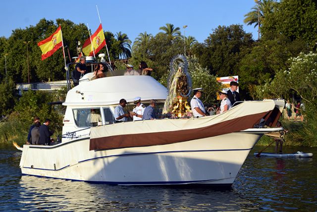 Desde Calatrava al Guadalquivir, la Virgen del Carmen navegó acompañada por fieles y marinos españoles en Sevilla - 4, Foto 4
