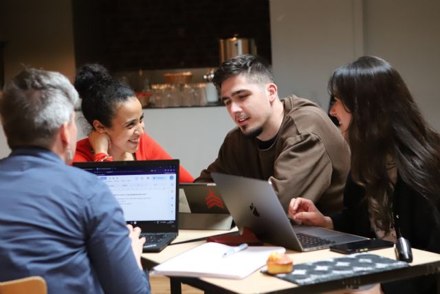 Los jóvenes que crecen en el sistema de protección se emancipan 12 años antes que sus iguales - 1, Foto 1