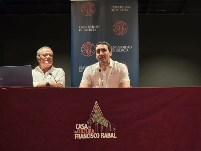 Las dos primeras ponencias del ciclo Mirando al Mar de la Universidad de Murcia llenan la Casa de Cultura - 2, Foto 2
