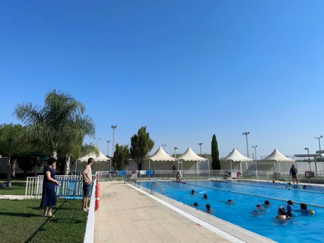 Cerca de trescientas personas participan en julio en los cursos de natación en las piscinas de verano de Puerto Lumbreras - 2, Foto 2