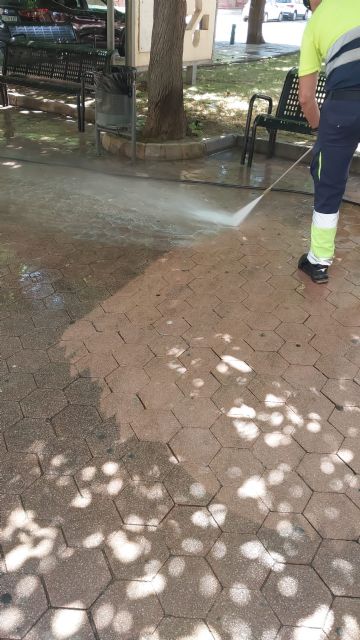 Servicios crea una nueva brigada de limpieza viaria mediante baldeo con agua a presión y jabón para reforzar el mantenimiento de las calles - 2, Foto 2