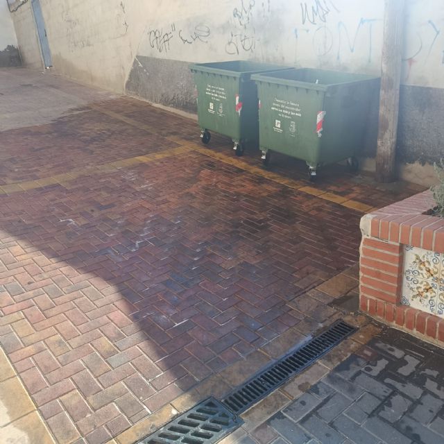 Servicios crea una nueva brigada de limpieza viaria mediante baldeo con agua a presión y jabón para reforzar el mantenimiento de las calles - 4, Foto 4
