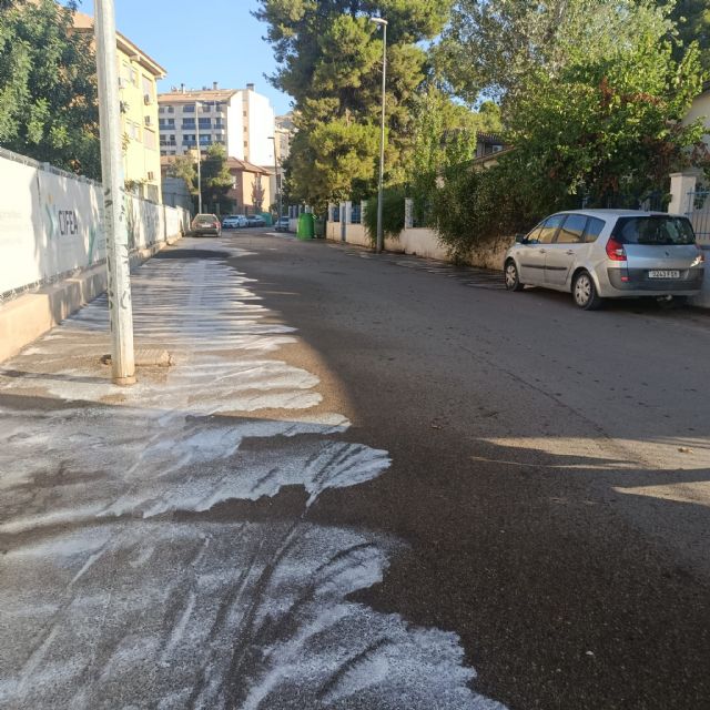 Servicios crea una nueva brigada de limpieza viaria mediante baldeo con agua a presión y jabón para reforzar el mantenimiento de las calles - 5, Foto 5