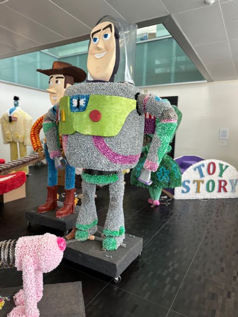 Exposición de figuras de papelillo pertenecientes a carrozas de 2025 en el Ayuntamiento de Torre Pacheco - 2, Foto 2