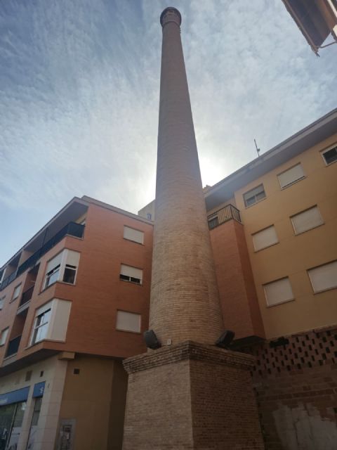 El Ayuntamiento culmina la recuperación de la histórica chimenea de Algezares, símbolo del patrimonio industrial - 2, Foto 2