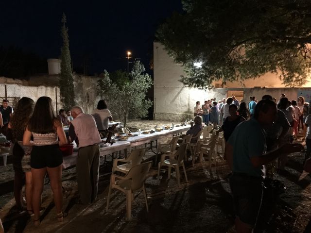 Los vecinos de Las Flotas se renen en la antigua escuela para despedir el verano, Foto 2