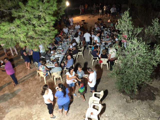Los vecinos de Las Flotas se renen en la antigua escuela para despedir el verano, Foto 3