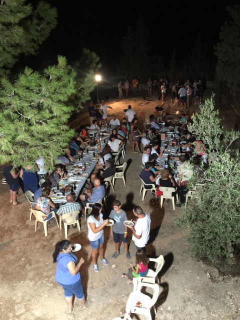 Los vecinos de Las Flotas se renen en la antigua escuela para despedir el verano, Foto 4