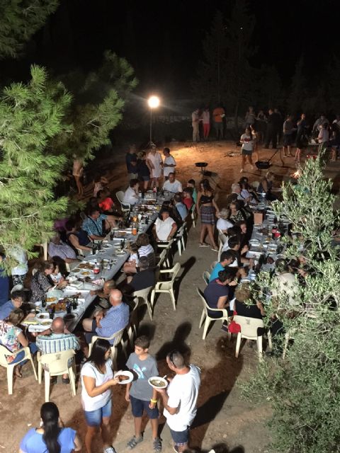 Los vecinos de Las Flotas se renen en la antigua escuela para despedir el verano, Foto 5