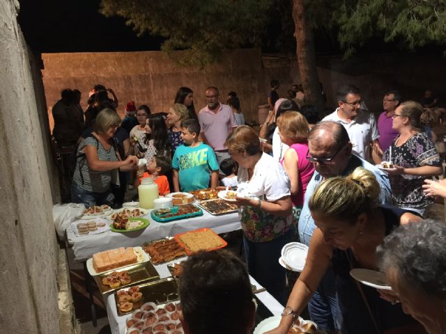 Los vecinos de Las Flotas se renen en la antigua escuela para despedir el verano, Foto 6