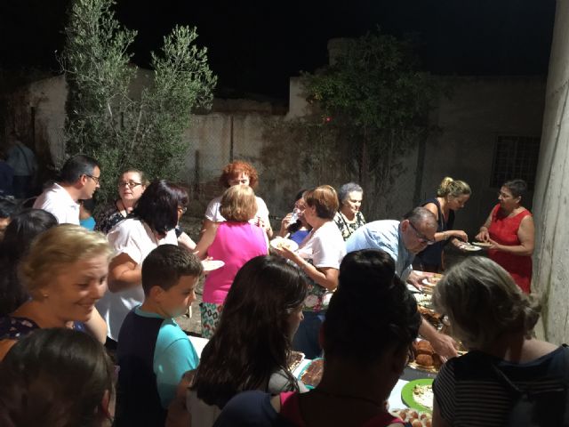 Los vecinos de Las Flotas se renen en la antigua escuela para despedir el verano, Foto 7