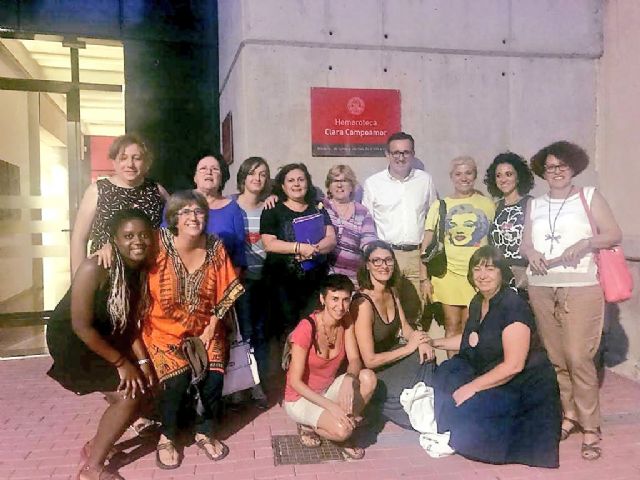 Diego Conesa se reúne con el equipo directivo del Fórum Política Feminista de Murcia - 1, Foto 1