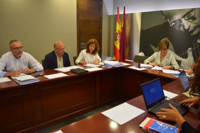 El PP pide que se ofrezca a los centros escolares realizar las visitas en inglés a la Asamblea Regional - 1, Foto 1
