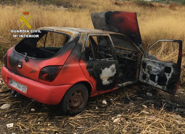 La Guardia Civil detiene a los presuntos autores de la sustracción de dos vehículos y el incendio de uno de ellos en Caravaca - 1, Foto 1