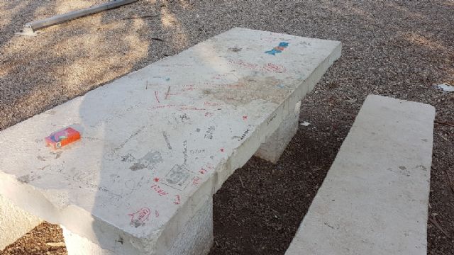 El PSOE pide incrementar las tareas de limpieza y mantenimiento en la zona de ocio de la rambla de Las Señoritas, en La Viña - 2, Foto 2