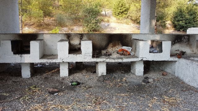 El PSOE pide incrementar las tareas de limpieza y mantenimiento en la zona de ocio de la rambla de Las Señoritas, en La Viña - 3, Foto 3