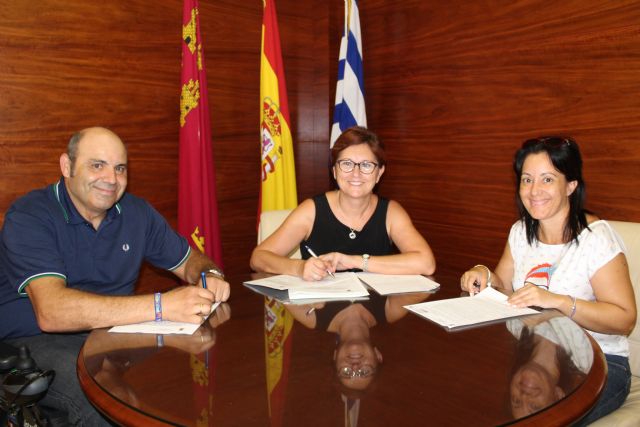 Firmado convenio de colaboración entre Ayuntamiento y AMFIJU - 1, Foto 1