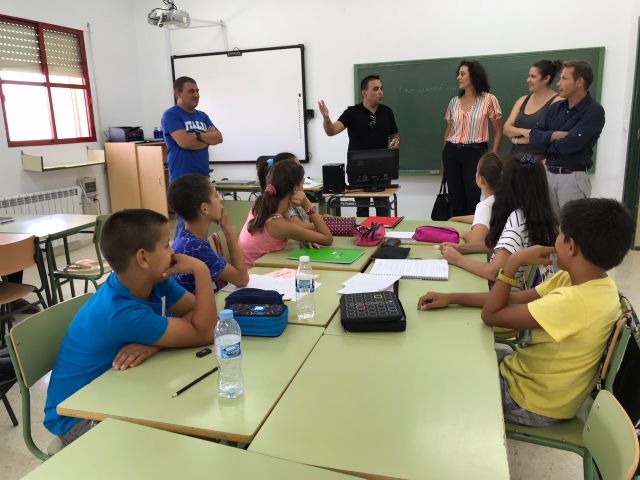 Alumnos y alumnas de Educación Infantil y Primaria de Torre Pacheco empiezan el curso escolar - 1, Foto 1