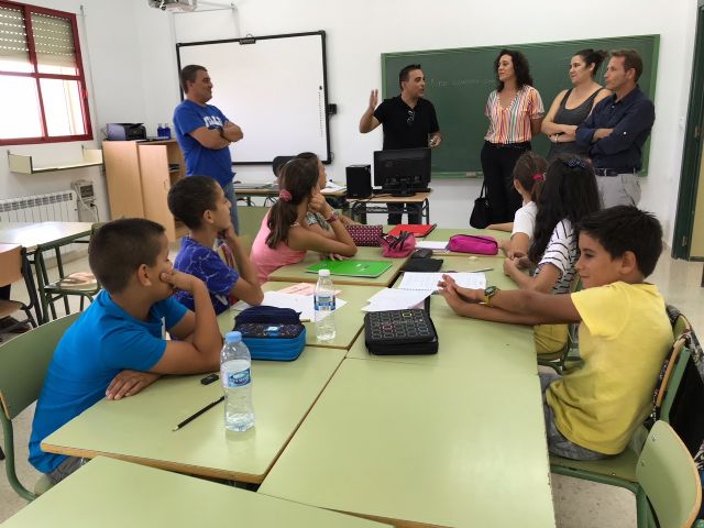 Alumnos y alumnas de Educación Infantil y Primaria de Torre Pacheco empiezan el curso escolar - 2, Foto 2