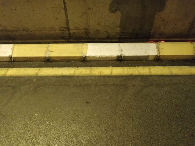 Los túneles de Atalayas y Ronda Norte mejoran sus señales de tráfico con labores de hidrolimpieza - 2, Foto 2