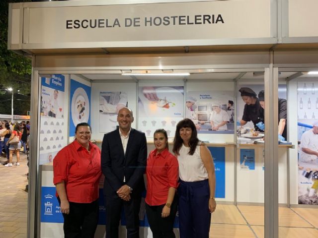 La escuela de Hostelería Murcia Emplea del Ayuntamiento estará presente en el Malecón durante la feria de septiembre - 1, Foto 1