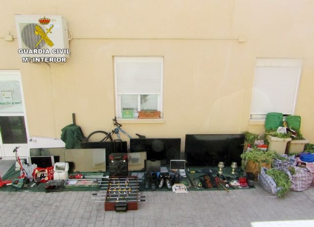 La Guardia Civil desmantela un grupo criminal integrado por jóvenes presuntamente dedicado al robo en viviendas y al cultivo de marihuana - 2, Foto 2