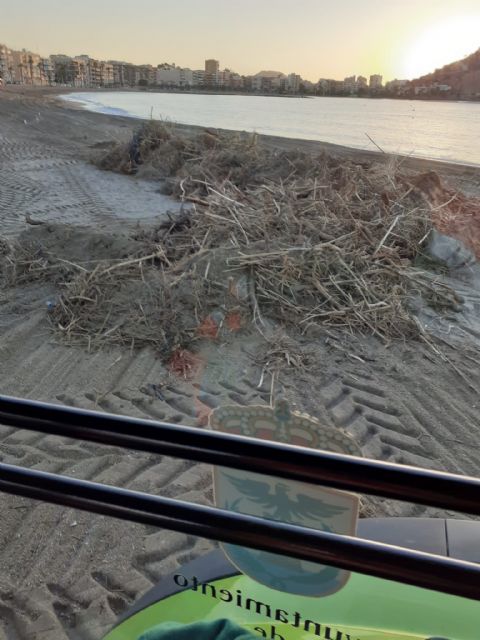 Las playas se recuperan lentamente tras los destrozos de las lluvias de la pasada semana - 1, Foto 1
