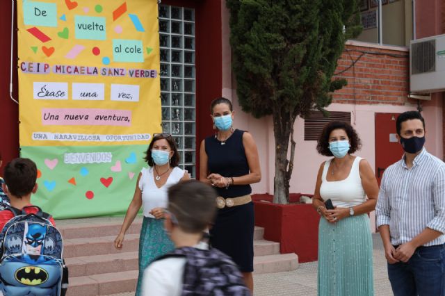 La Alcaldesa de Archena inaugura el curso escolar de Infantil y Primaria en el Micaela Sanz - 1, Foto 1