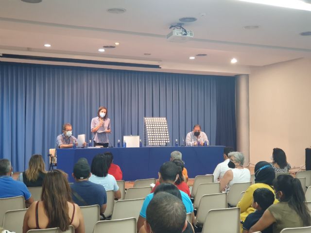 El Ayuntamiento de Lorca celebra el sorteo que determina el orden de elección para acceder a una de las viviendas de titularidad municipal en el barrio de San Fernando - 1, Foto 1