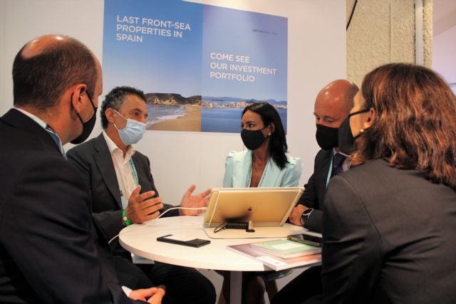 La consejera de Empresa asiste a la feria de inversión internacional MIPIM con el objetivo de conseguir proyectos para la Región - 1, Foto 1