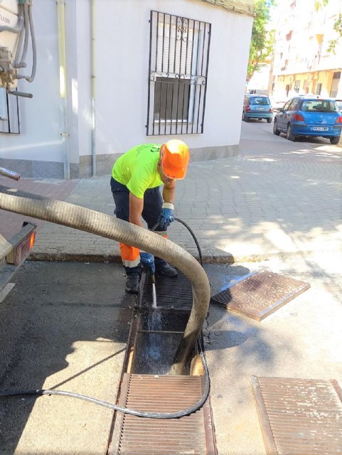 Economía Circular y Aguas de Cieza intensifican la limpieza de la red de saneamiento y los imbornales ante un eventual episodio de DANA - 1, Foto 1