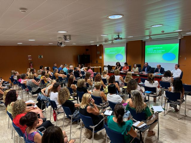 Los trabajadores de las 7 Escuelas Infantiles municipales se forman en salud, alimentación y primeros auxilios para este curso escolar - 1, Foto 1