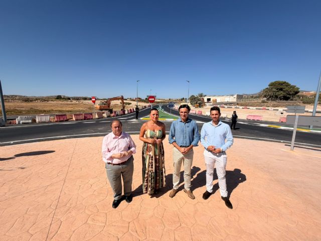 La Comunidad ultima las obras de la nueva glorieta de Fortuna para reforzar la seguridad vial - 2, Foto 2