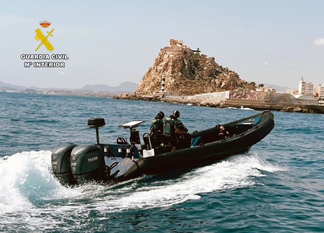 La Guardia Civil detiene a cuatro patrones de pateras taxi que trasladaban migrantes hasta la Pen�nsula por la costa murciana, Foto 2